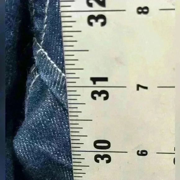 Excellent Condition, Banana Republic, Urban Trouser Jeans in size 6.  31” inseam - Picture 3 of 9